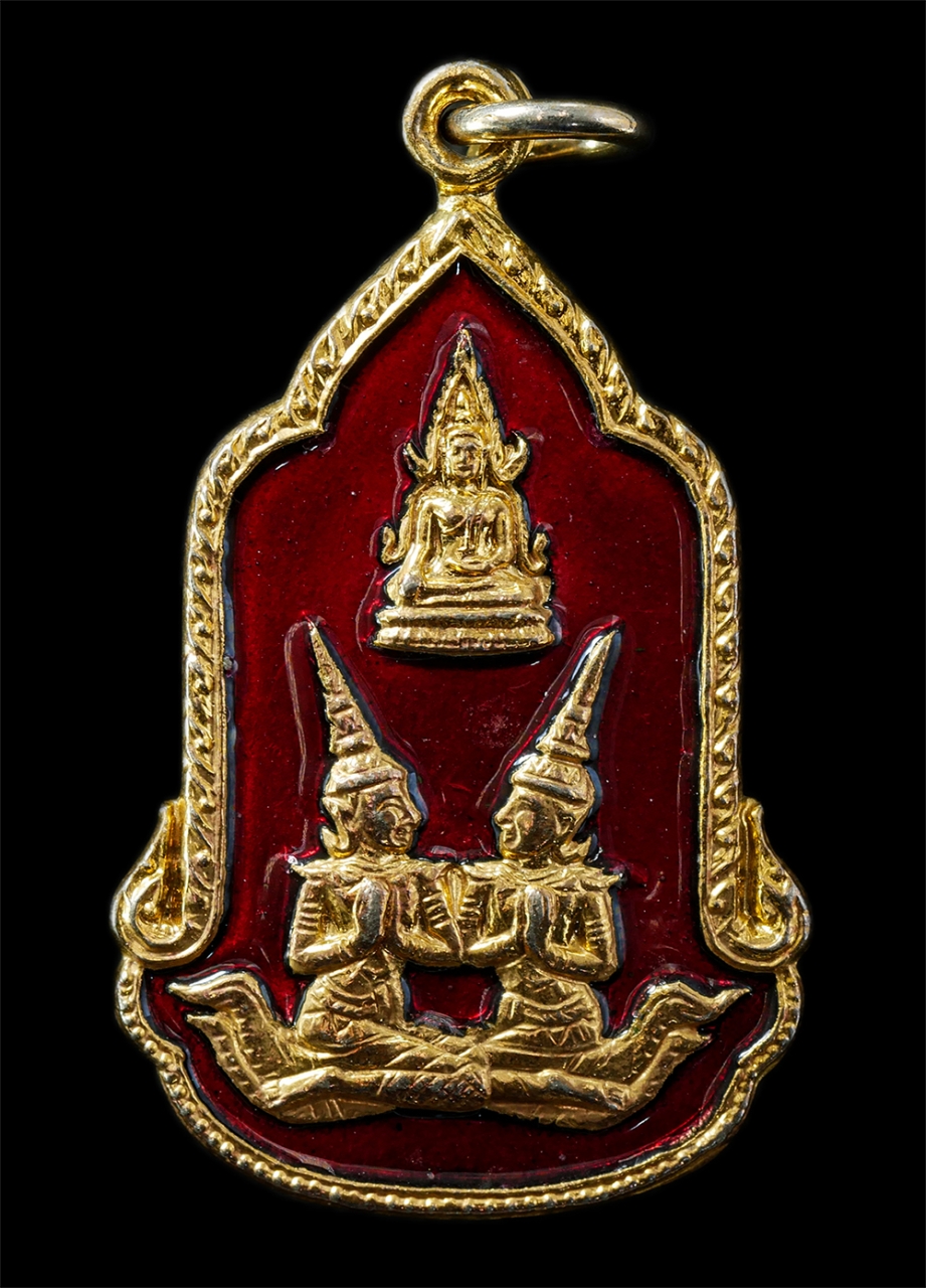 2569-04-14 (91)p.jpg - เหรียญพระพุทธชินราช ประทานพรเทวดา วัดพระศรีรัตนมหาธาตุ จ.พิษณุโลก สร้างปี 2525 ที่ระลึกกรุงรัตนโกสินทร์ 200 ปี เหรียญเนื้อกะไหล่ทองลงยาสีแดง พระเก่าสว [..] | https://kamulet.in.th